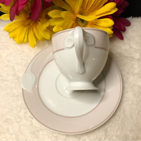 Hutschenreuther's, Fontaine "Chloe" Fleuron Footed Demitasse Teacup & Saucer Set - Picture 7 of 14